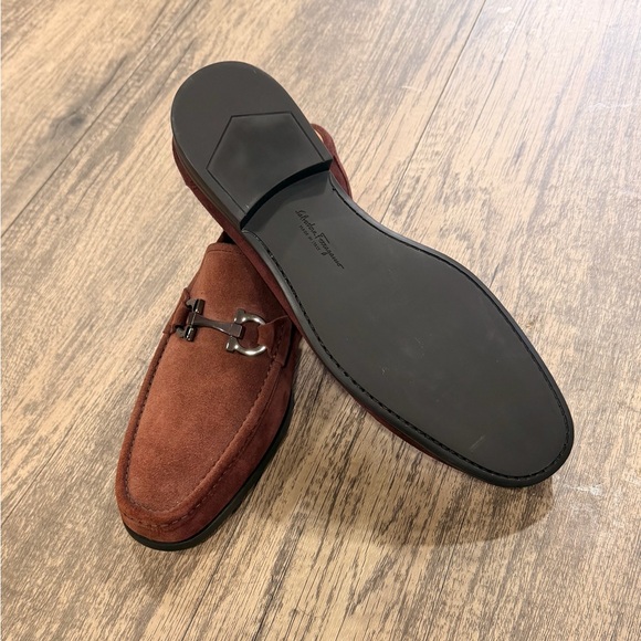 Like NEW Salvatore Ferragamo Men's Grandioso Suede Loafers - Burgundy Suade - Picture 2 of 7